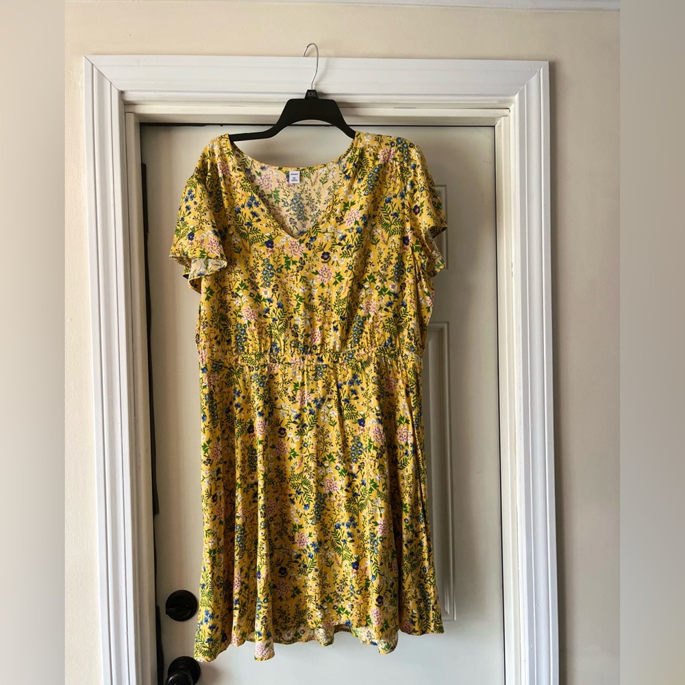 Old Navy Yellow V-neck Floral Print Dress, XXL! Super flattering elastic waist!